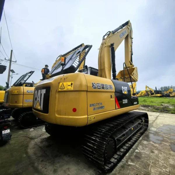 Pelle Cat320D d'occasion à vendre4