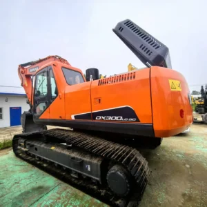 used Doosan DX300 excavator for sale3