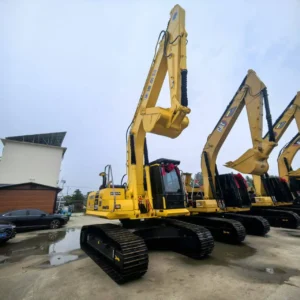 Продается подержанный экскаватор KOMATSU PC2201