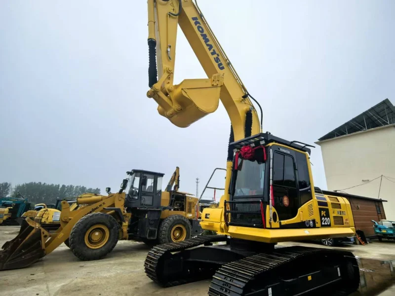 used KOMATSU PC220 excavator for sale2
