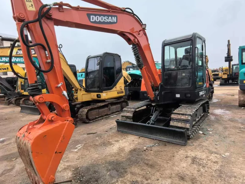 used doosan DH60-7 excavator for sale1